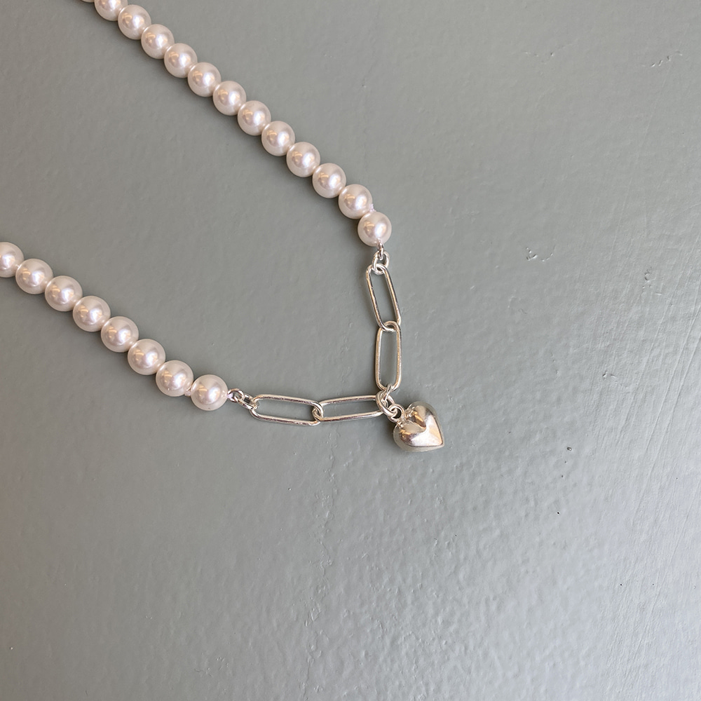 [일시품절/8월 마지막 주 입고예정]﻿Heart Chain Pearl Necklace