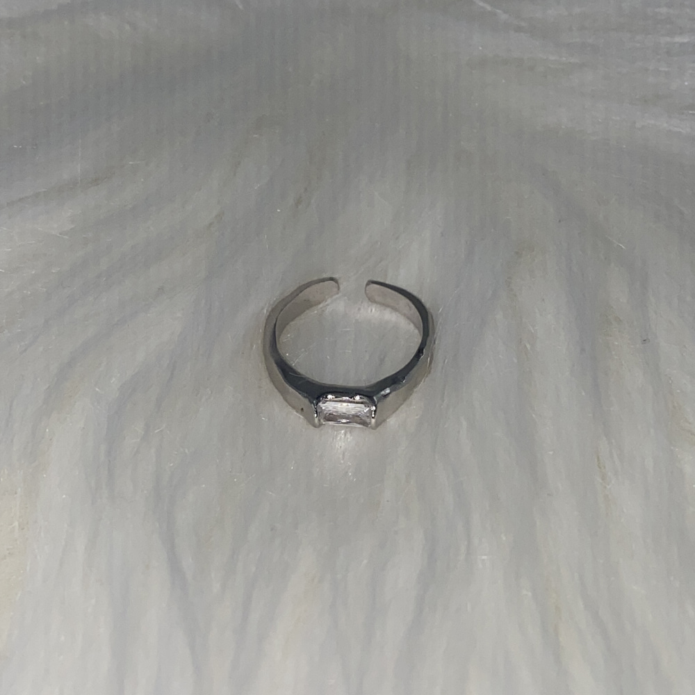 ﻿Clear Stone Ring